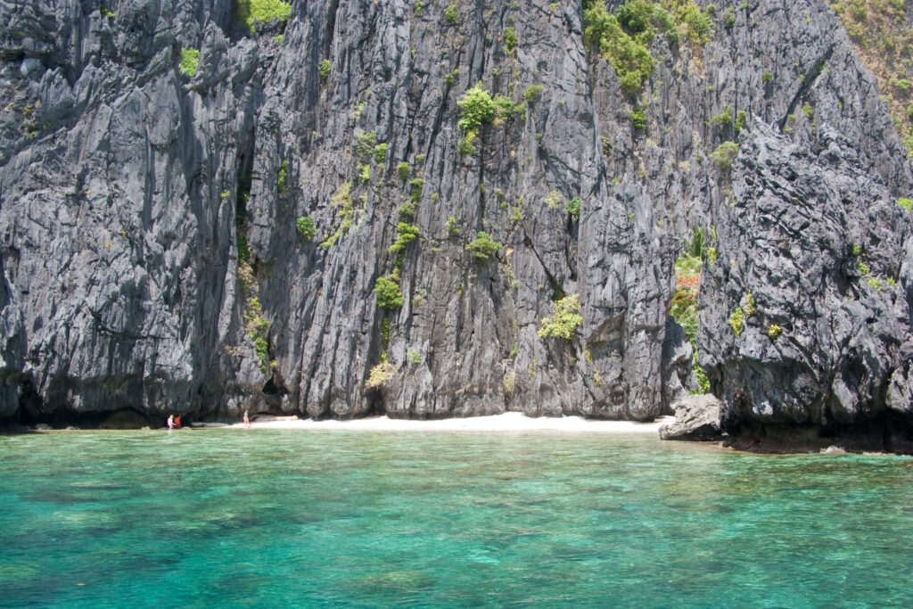 Palawan, Philippines – Hidden Lagoons and Limestone Cliffs